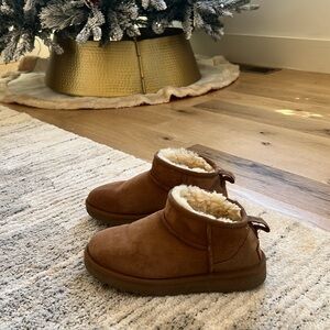 UGG ultra mini chestnut Shearling-Lined Boots. Upgraded for a size up